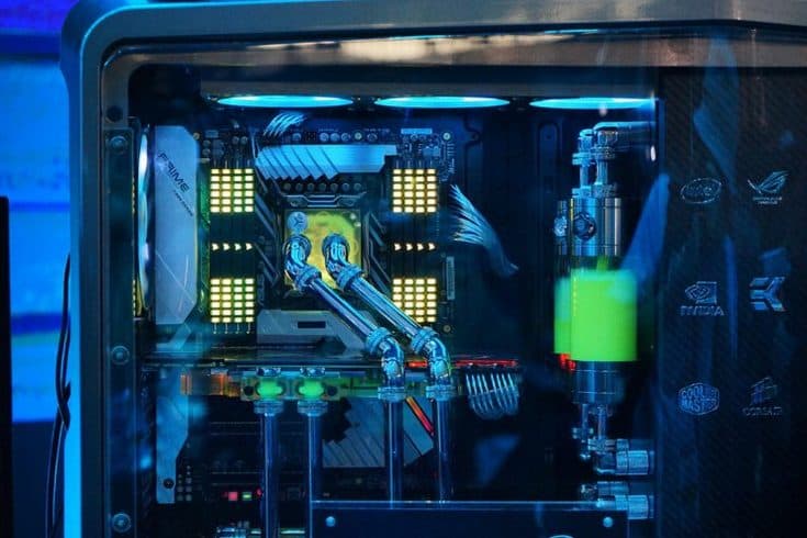 Флагман семейства Skylake-X поступит в продажу осенью