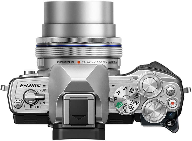 Цена Olympus OM-D E-M10 III — 649 евро