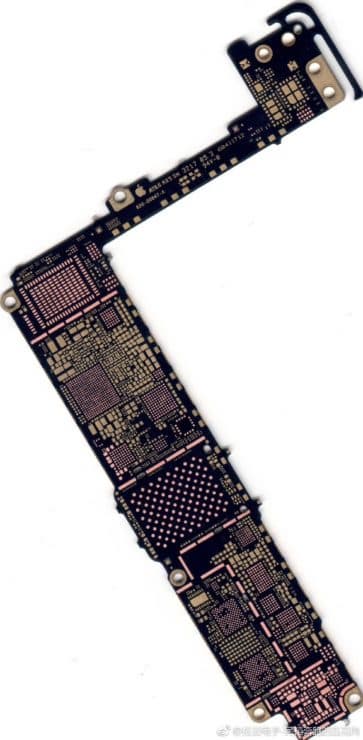На платах видно расположение SoC Apple A11