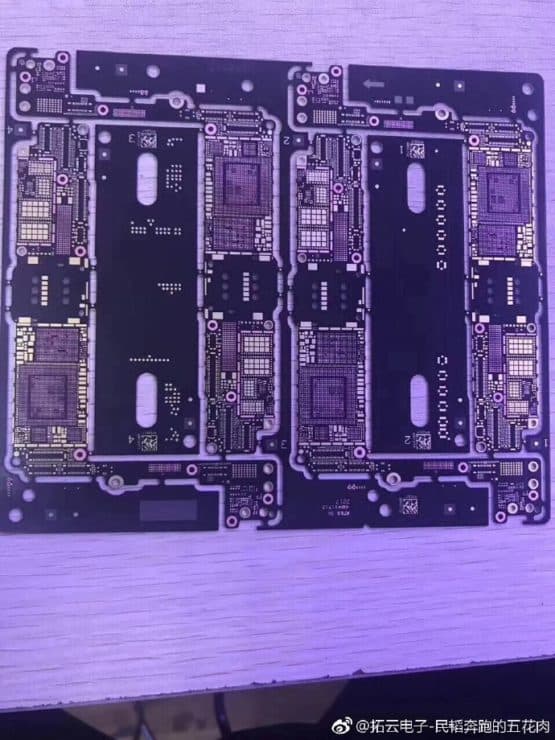 На платах видно расположение SoC Apple A11