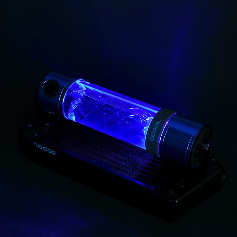 Резервуары изготовлены из прозрачного пластика