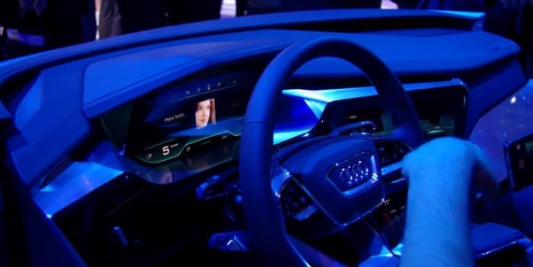 Список заказчиков включает Mercedes Benz, Audi и Volkswagen