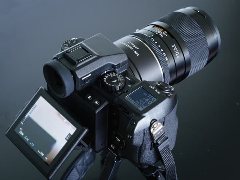 Переходники K&F Concept обеспечивают только механическую совместимость, Fringer — еще и электронную