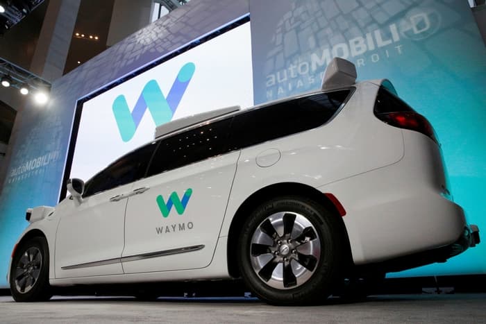 Кузов беспилотных автомобилей Waymo сможет менять жесткость при столкновении с пешеходами