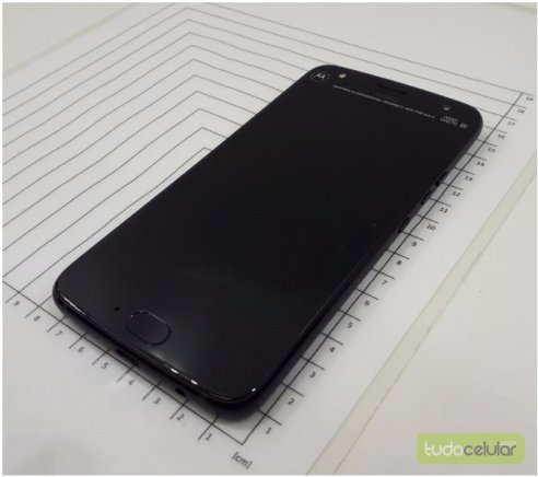 Опубликованы фотографии смартфона Moto X4 со всех сторон