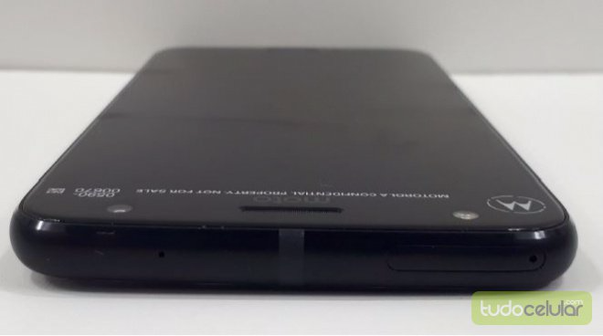 Опубликованы фотографии смартфона Moto X4 со всех сторон