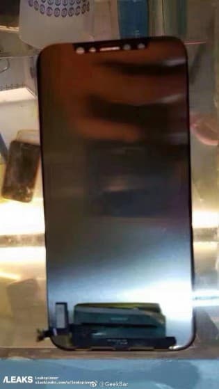 Опубликованы фотографии дисплея iPhone 8