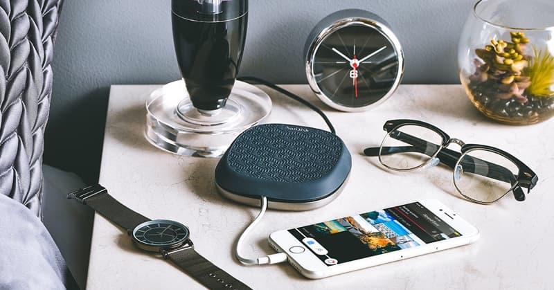 Устройство SanDisk iXpand Base служит для зарядки iPhone и синхронизации данных
