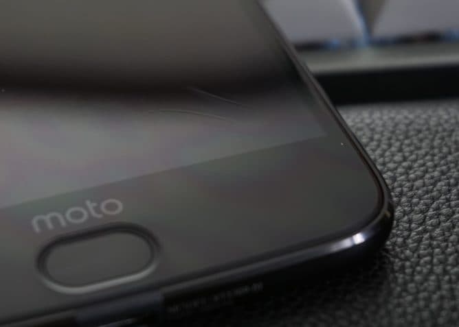 Moto Z2 Force получил экран, который крайне легко поцарапать