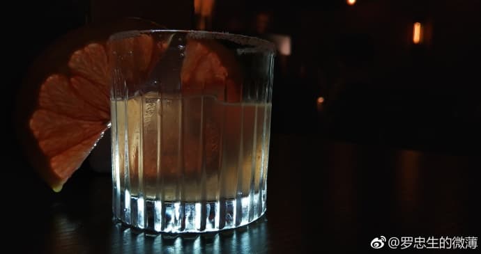 Камера смартфона Sharp Aquos S2 позволяет делать качественные снимки в условиях недостаточной освещенности