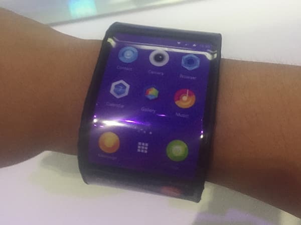 Lenovo показала концепт сгибающегося смартфона-браслета, умный проектор, персональный помощник CAVA и AR-гарнитуру daystAR