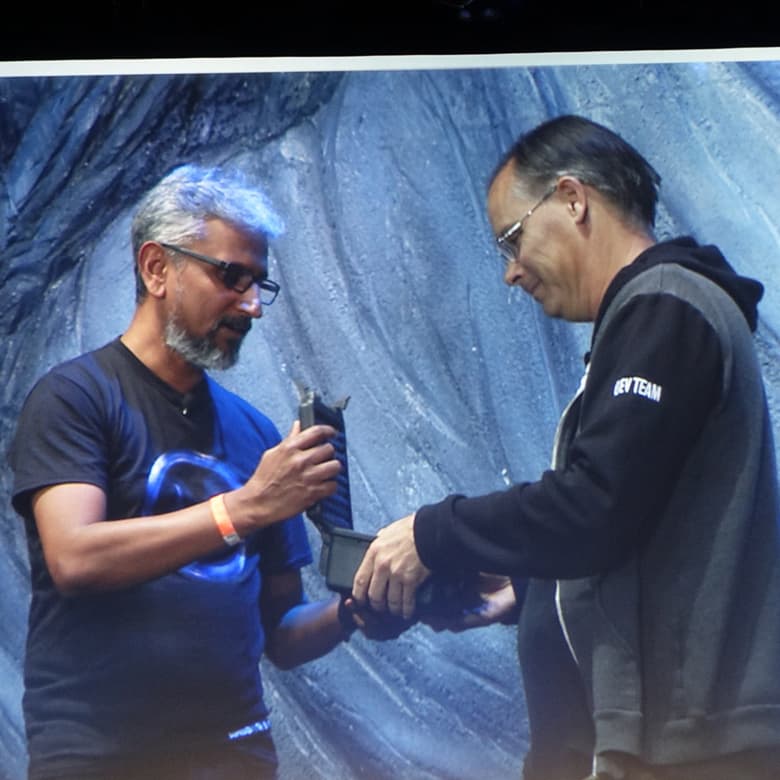 В оформлении RX Vega Nano прослеживается сходство с моделью RX Vega 64 Limited Edition