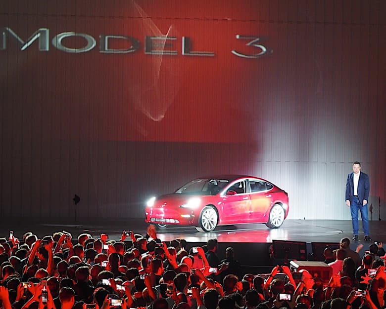 Model 3 — первый электромобиль Tesla массового сегмента