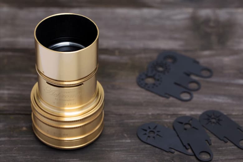 Оптическая схема объектива Lomography Daguerreotype Achromat 2.9/64 включает два элемента в одной группе