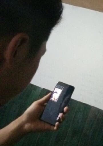 Дополнительный дисплей Meizu Pro 7 удобно использовать для селфи на основную камеру