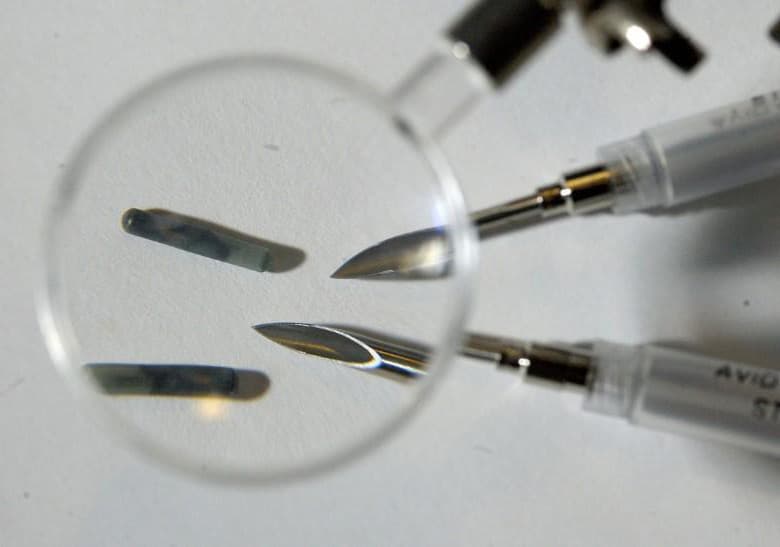 Производителем микросхем является шведская компания BioHax International