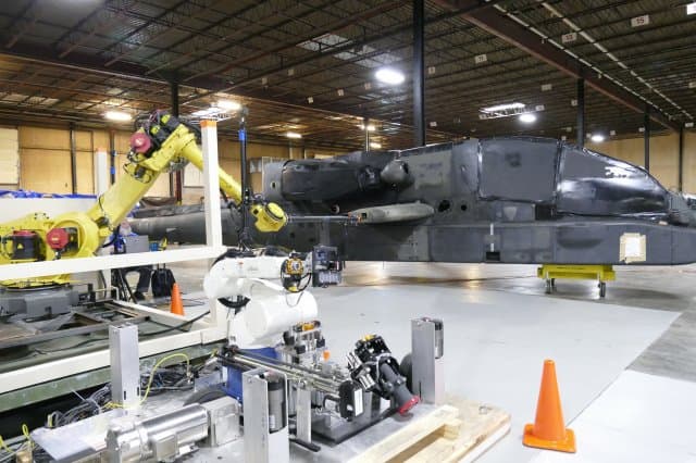Армия США испытывает роботизированные заправочные станции для вертолетов