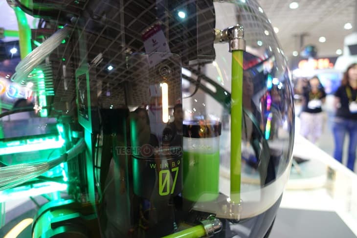 Корпус In Win WinBot рассчитан на полноразмерные комплектующие