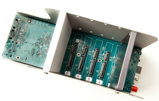 NAS GnuBee GB-PC1 поддерживает несколько дистрибутивов, пригодных для создания хранилища