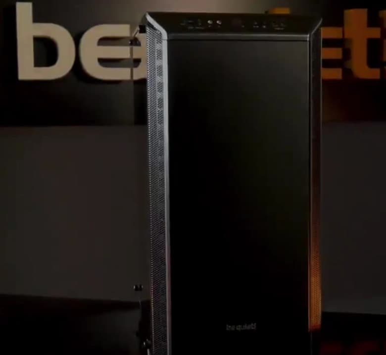 Боковая панель be quiet! Dark Base 700 изготовлена из стекла