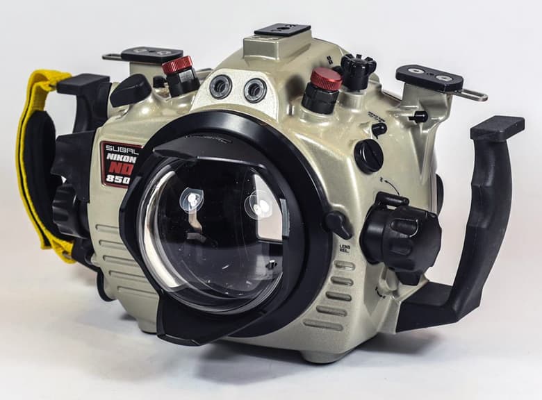 Алюминиевый бокс стоимостью 3490 евро (без НДС) обеспечивает возможность съемки на глубинах до 80 м