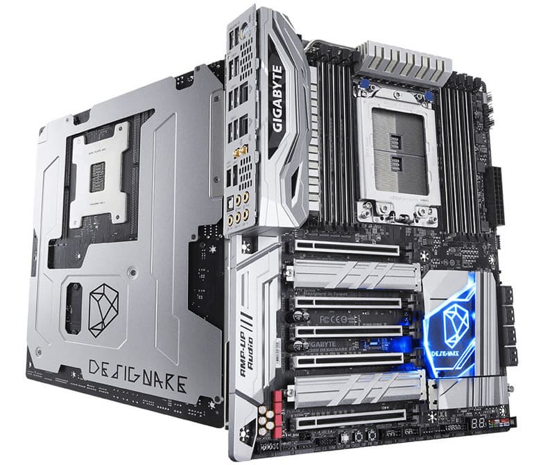 Системная плата Gigabyte X399 Designare EX типоразмера ATX оснащена пятью слотами PCIe 3.0 x16