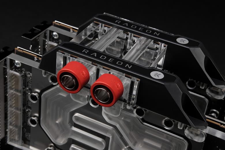 Серия EK-FC Terminal X включает 16 лаконично оформленных изделий, различающихся конфигурацией портов и материалом