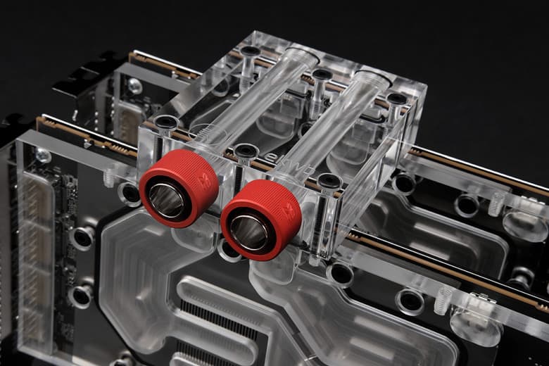 Серия EK-FC Terminal X включает 16 лаконично оформленных изделий, различающихся конфигурацией портов и материалом