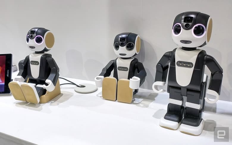 Sharp RoBoHoN лишили модема сотовой связи и оценили в 1230 долларов