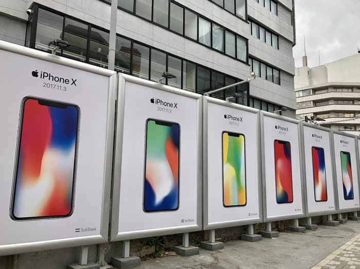 Рекламные щиты iPhone X, которые появились по всему миру, подтверждают, что смартфон должен выйти 3 ноября