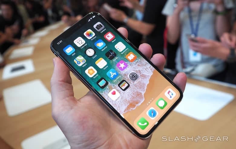 Apple iPhone X теперь можно рассмотреть живьём
