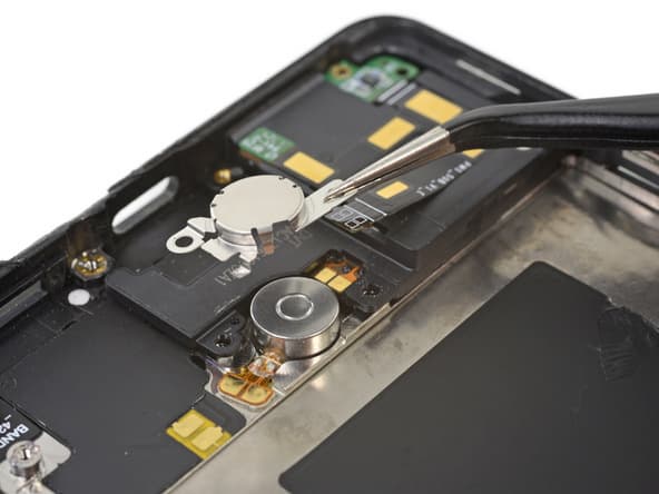 Essential Phone заработал у iFixit один балл
