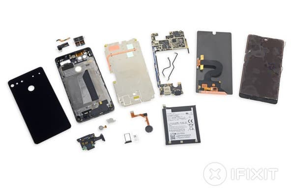 Essential Phone заработал у iFixit один балл