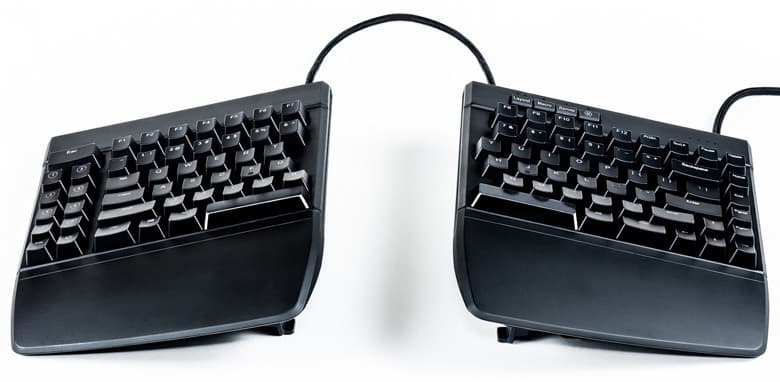 Клавиатура Kinesis Freestyle Edge выполнена в виде двух блоков