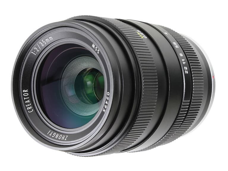 По словам производителя, объектив обеспечивает красивое размытие заднего плана