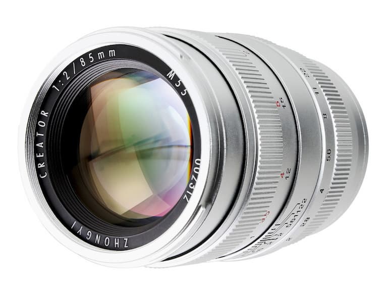 Рекомендованная производителем розничная цена объектива примерно равна 190 евро