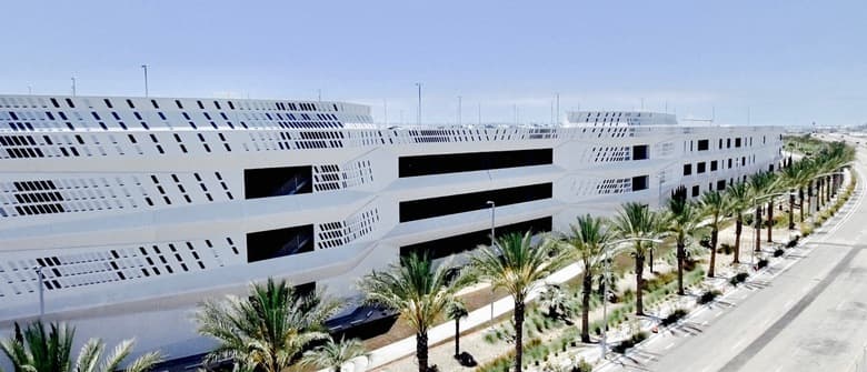 Dazzle — проект оформления здания 2000 панелями E Ink Prism