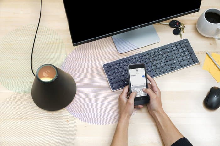 Представлено устройство для беспроводной зарядки мобильных устройство на расстоянии до 30 см