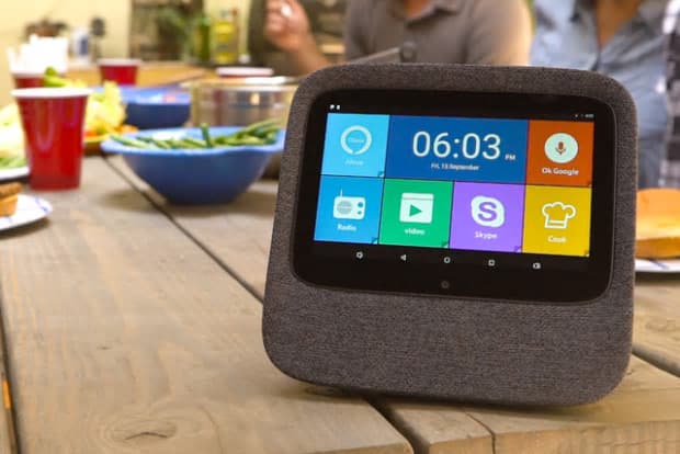 Оснащение Clazio Spark включает сенсорный экран и два громкоговорителя