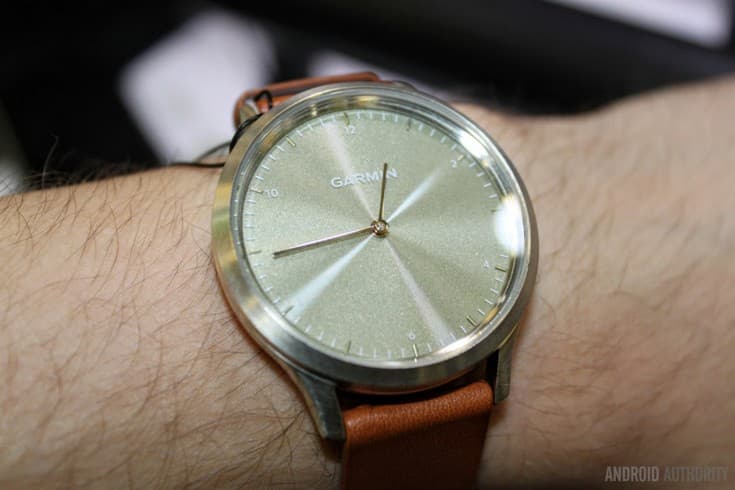 Garmin представила умные часы Vivomove HR