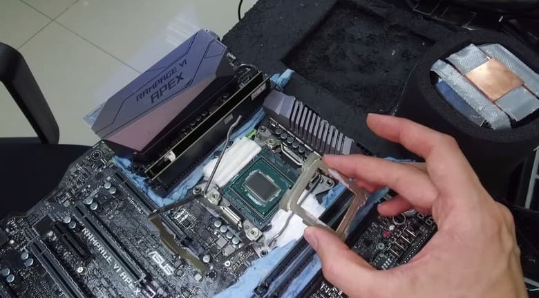 CPU Core i9-7980XE разогнали до 6,1 ГГц