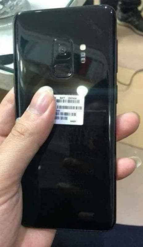 Смартфон Samsung Galaxy S9 запечатлен на реальных фотографиях