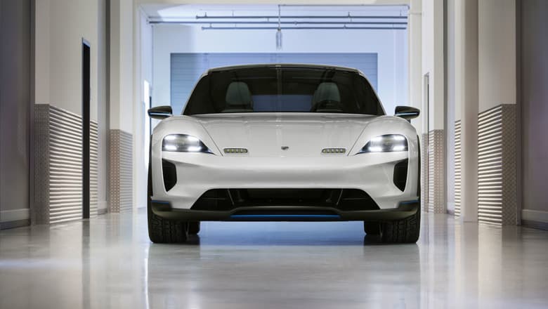 Электромобиль Porsche Mission E Cross Turismo разгоняется до 100 км/ч за 3,5 с