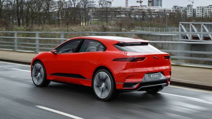 Электрический кроссовер Jaguar I-Pace может проехать без подзарядки почти 500 км