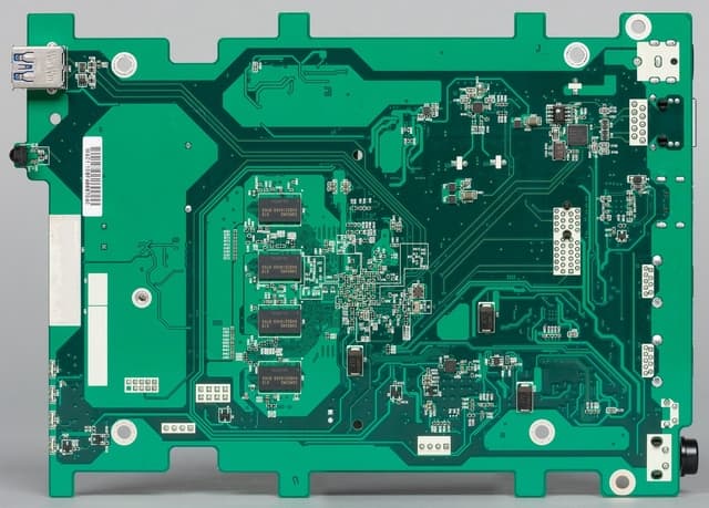 Конструкция накопителя Asustor AS3202T