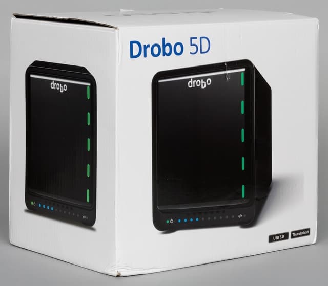 Упаковка накопителя Drobo 5D