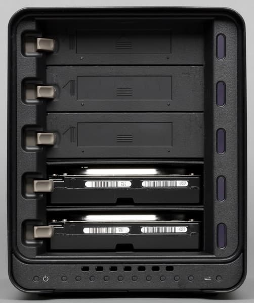 Внешний вид накопителя Drobo 5D