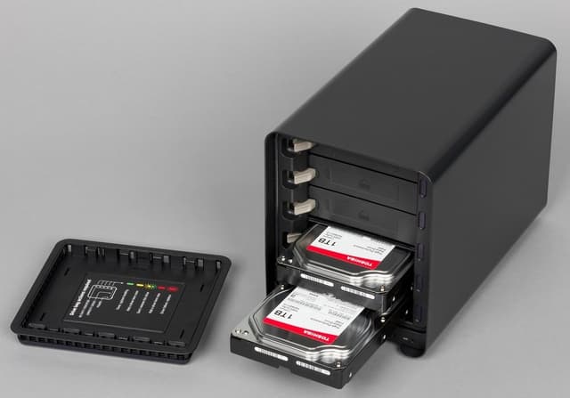 Внешний вид накопителя Drobo 5D