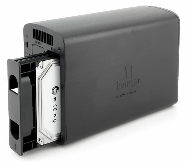 Установка дисков в Iomega StorCenter ix2-200 Cloud Edition