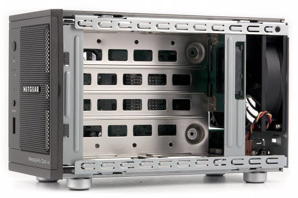 Конструкция Netgear ReadyNAS Duo v2